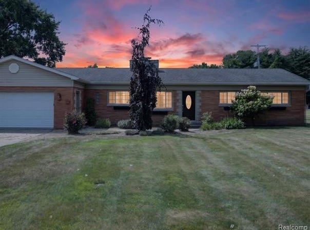 137 Sunview Drive, St. Charles Twp, MI 48655