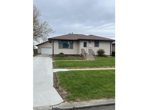816 Becton Street, Columbus, NE 68601