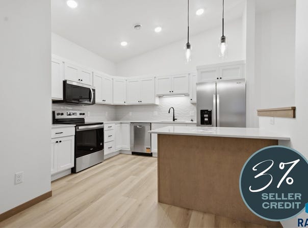 9114 W Ark Pl, Sioux Falls, SD 57106