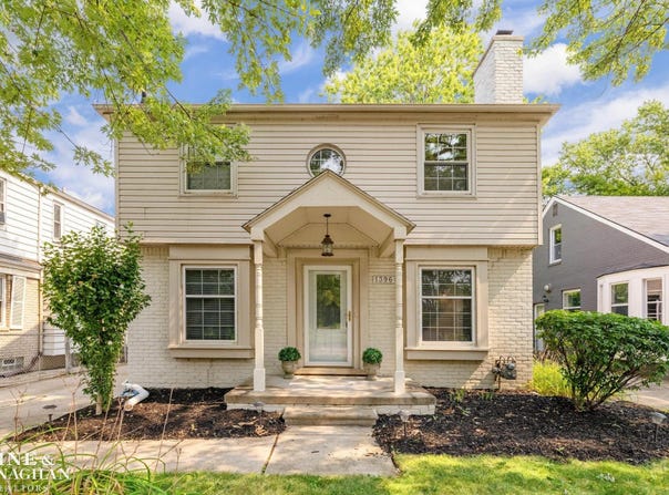 1396 Vernier Road, Grosse Pointe Woods, MI 48236
