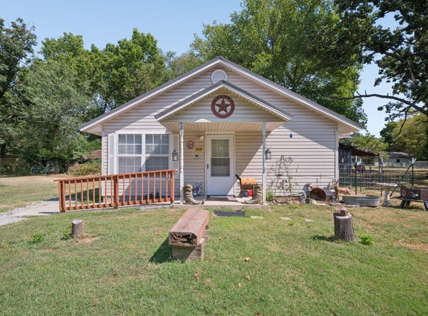 209 W Gray, Jay, OK 74346
