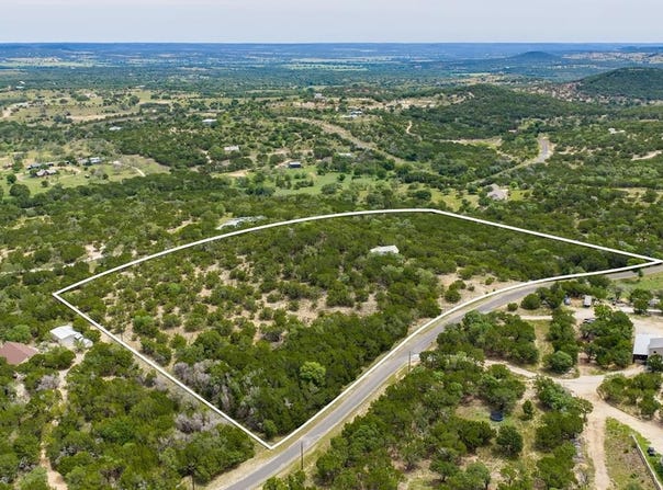 162 Doss Dr E, Center Point, TX 78010