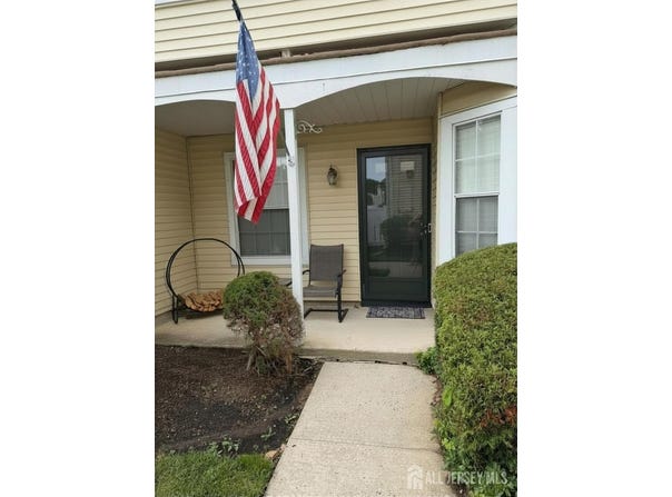 30 Mill Run, Hightstown, NJ 08520