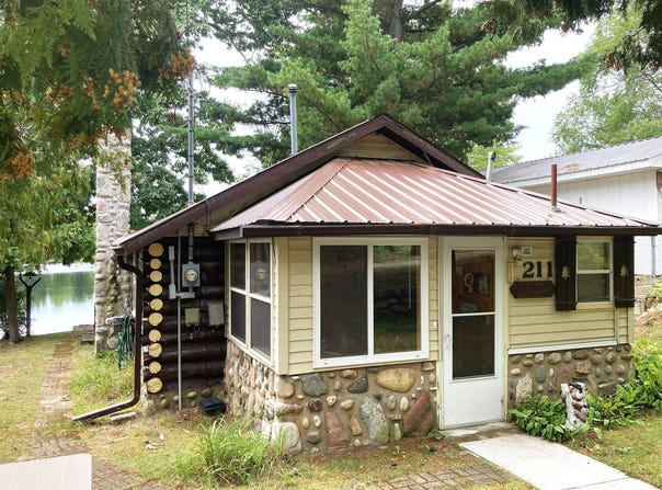 211 N Coolidge Drive, Six Lakes, MI 48886