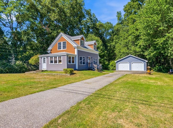 31 Pages Lane, Hampton Falls, NH 03844