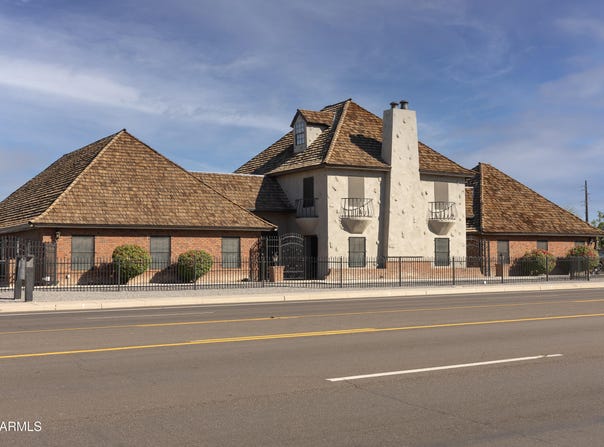 40 W BROWN Road, Mesa, AZ 85201