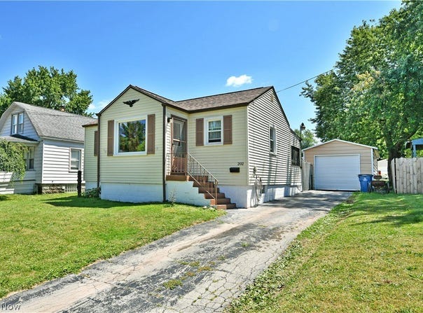 202 Elm Street, Struthers, OH 44471