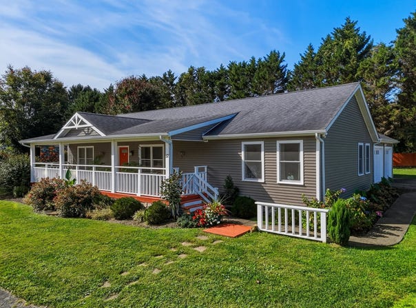 57 Coralburst Lane, Lesage, WV 25537