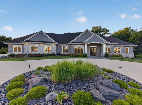 1214 Lakeshore Drive, Cedar Falls, IA 50613