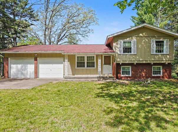1860 S Jackson Avenue, Harrison, MI 48625