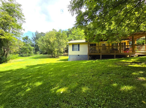 8060 Pine Grove Rd, Ballard, WV 24918