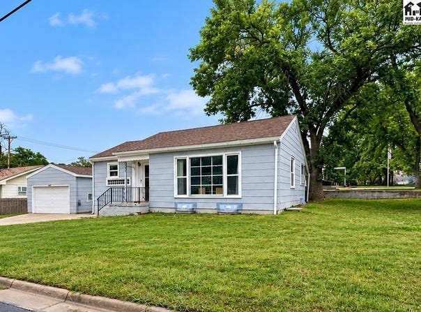 425 W 6th St, Pratt, KS 67124