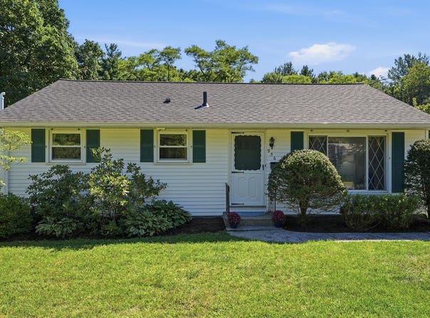 956 Ryan Rd, Northampton, MA 01062