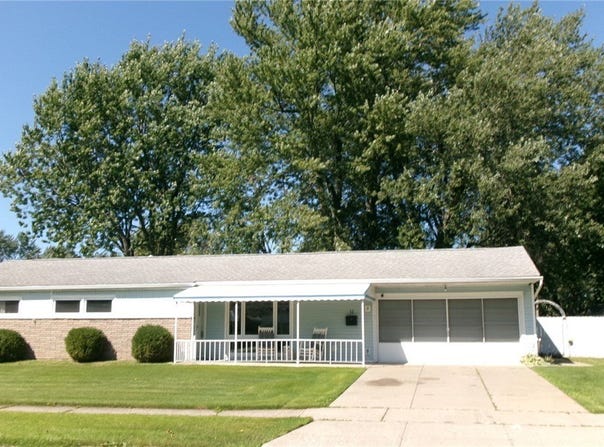 11 Alys Drive E, Depew, NY 14043