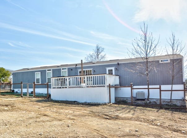422 Coldwell, Center Point, TX 78010