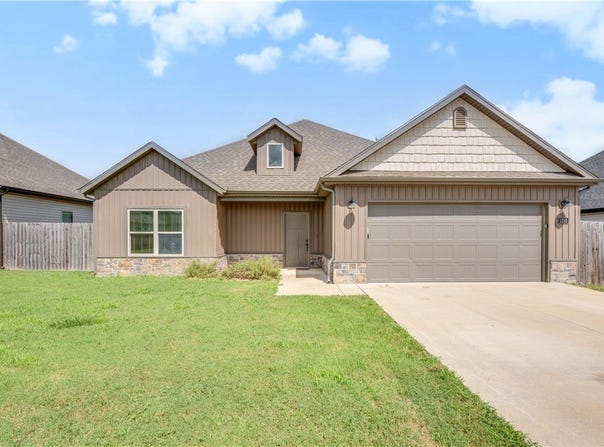 1230 Mt Hood Drive, Centerton, AR 72719