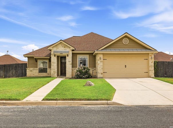 108 PARK HTS, Poth, TX 78147
