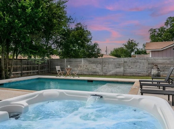 915 Bell St, Fredericksburg, TX 78624