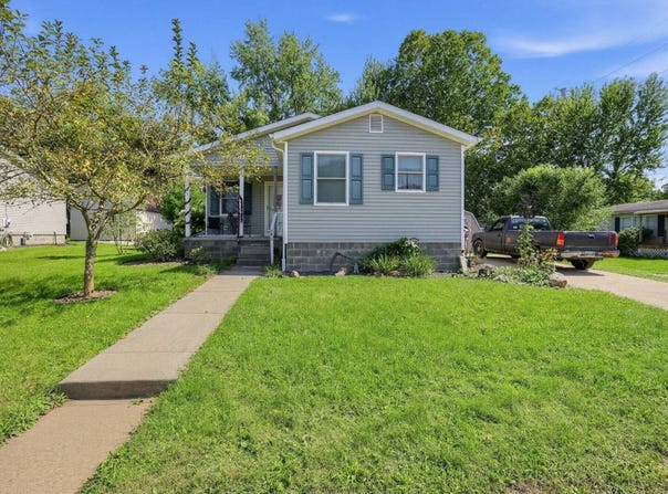 414 Clay St, Malvern, OH 44644