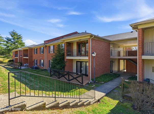 7906 Grenoble Ln, Prospect, KY 40059