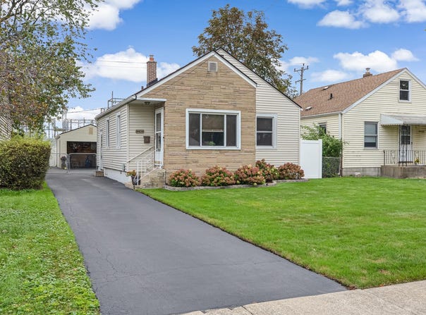 8404 Gordon Drive, Highland, IN 46322