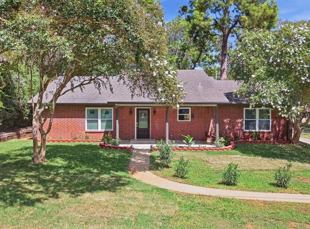 119 Stephanie Dr, Palestine, TX 75803