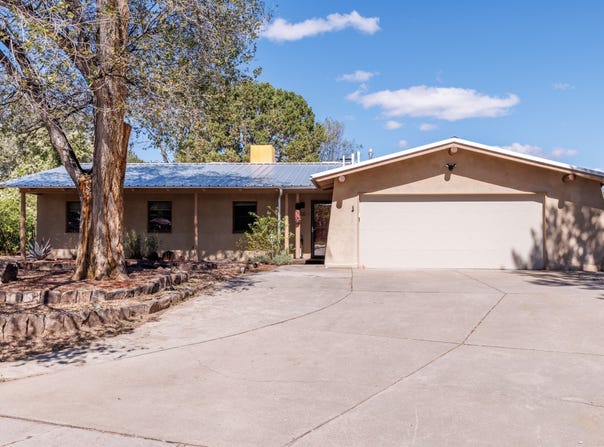 700 Jeffrey, White Rock, NM 87547