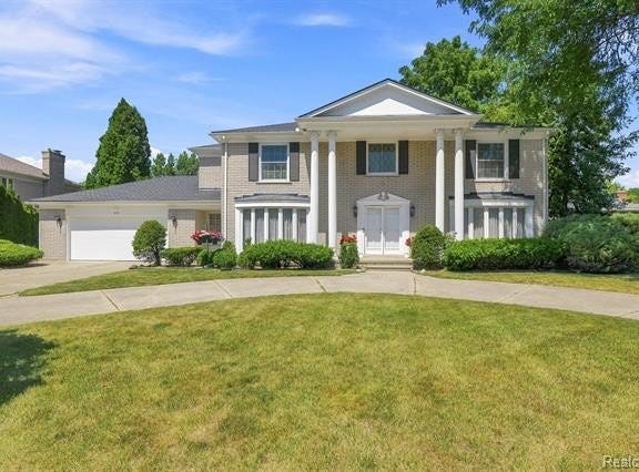 60 Stillmeadow Lane, Grosse Pointe, MI 48236