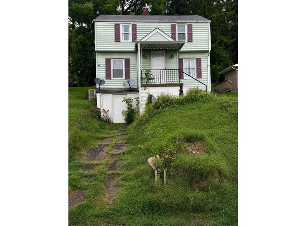 9 Suncrest Ave, Wheeling, WV 26003