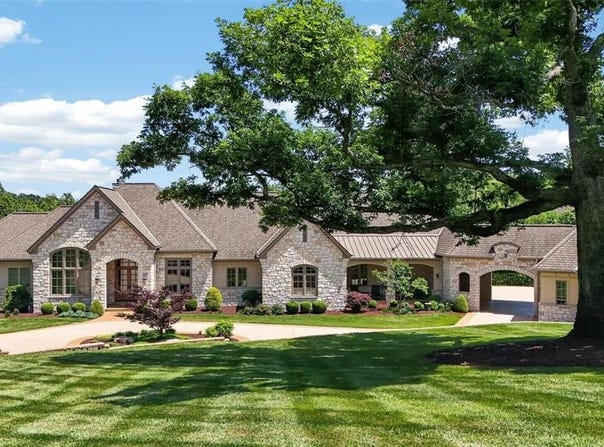 262 Dietrich Road, Ballwin, MO 63021