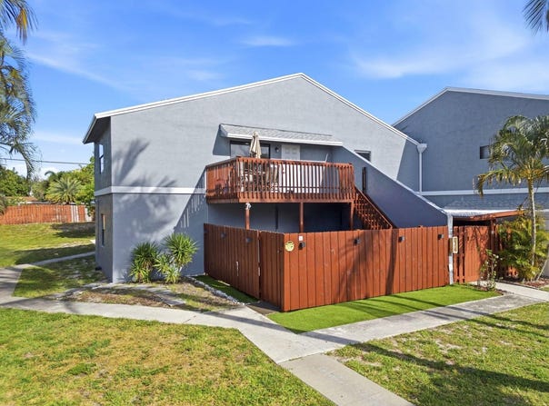 30 Crossings Circle, Boynton Beach, FL 33435