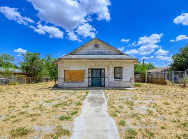 601 N 5TH ST, Carrizo Springs, TX 78834