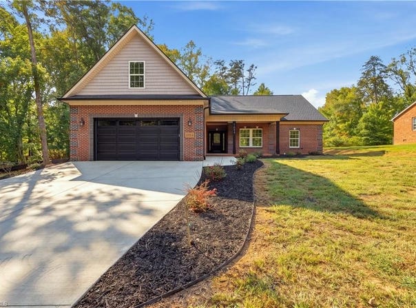 1004 Phineas Drive, Kernersville, NC 27284