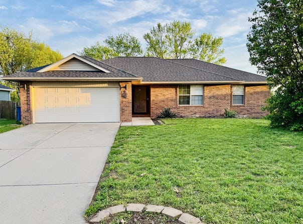 142 W Trail Point Drive, Nixa, MO 65714