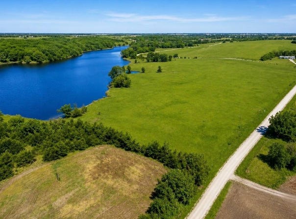 E. Concord Rd., Blythedale, MO 64442