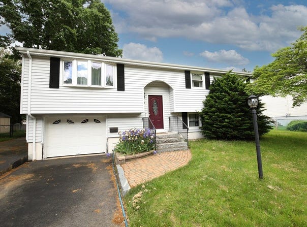 18 Hollis St, Randolph, MA 02368