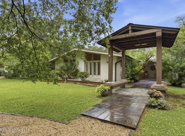 2246 Greenbriar Drive, Jackson, MS 39211