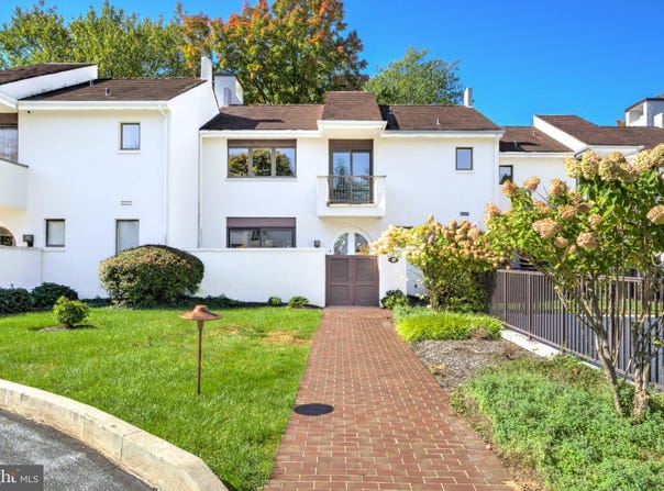9 AVIGNON, DEVON, PA 19333