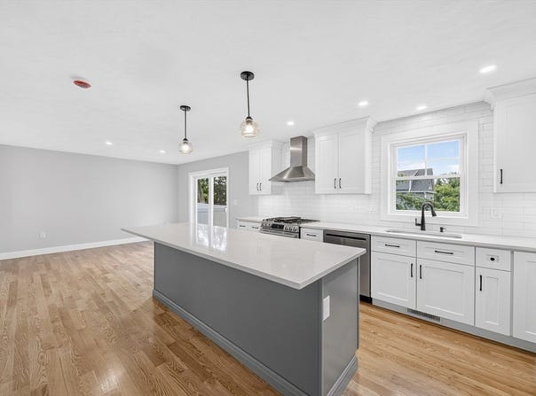 16 Neillian Way, Bedford, MA 01730
