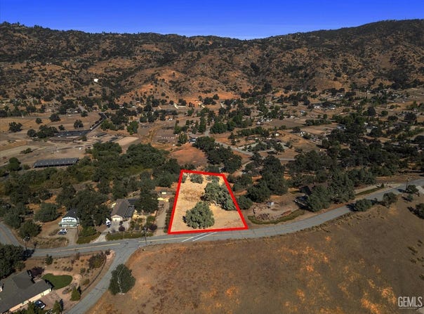26981 Oakflat Drive, Tehachapi, CA 93561