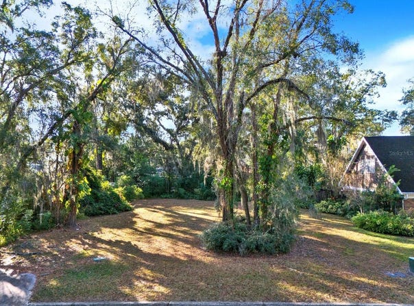 1113 N RIVERHILLS Drive, TEMPLE TERRACE, FL 33617