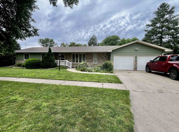 309 S Franklin St, Elk Point, SD 57025