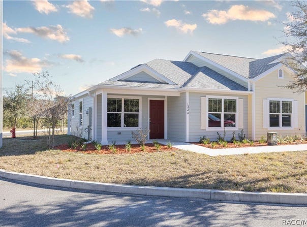 1342 Cottage Circle, Tavares, FL 32778