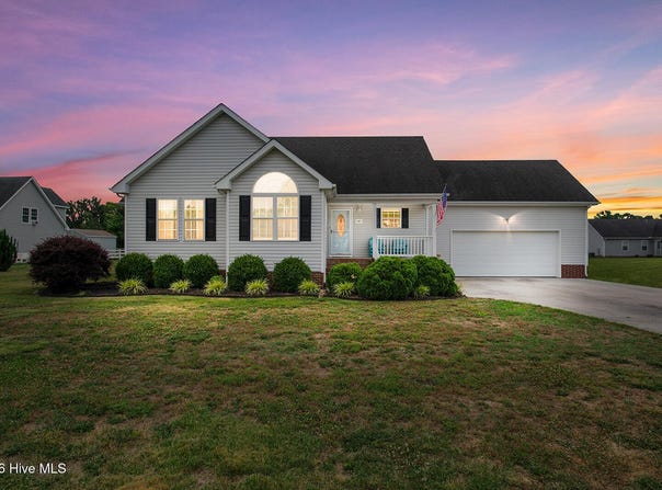 107 Chickadee Street, Moyock, NC 27958