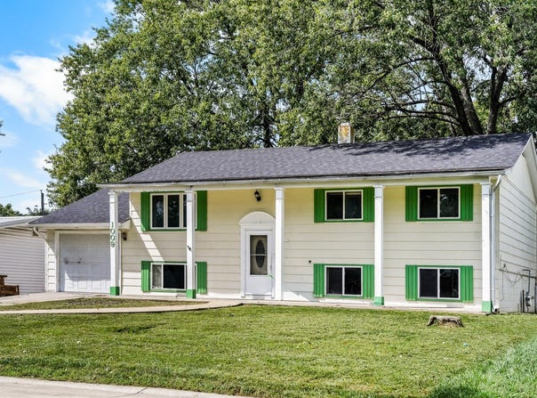 1009 Holiday Drive, Champaign, IL 61821