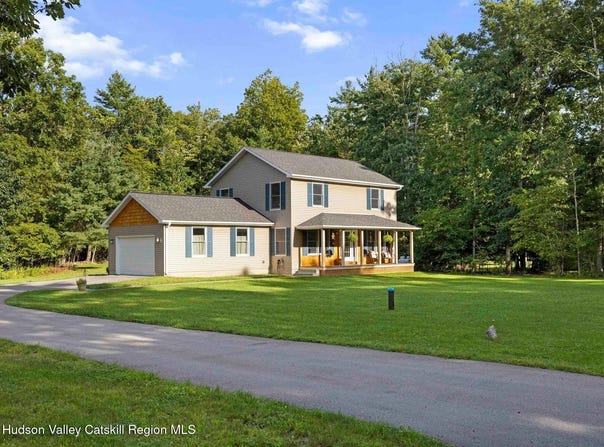 26 Thistle Grove, Round Top, NY 12473