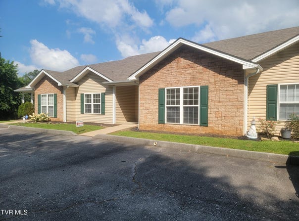 61 Whisper Bend, Johnson City, TN 37604