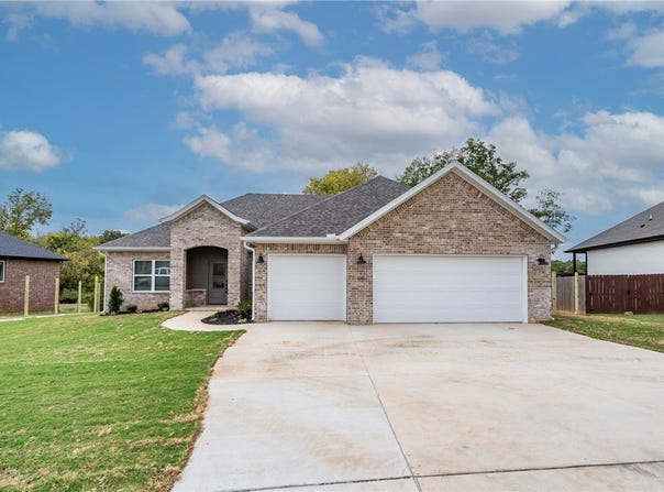 95 W Watson Lane, Farmington, AR 72730