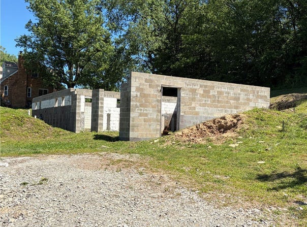 250 Hazel Kirk, Monongahela, PA 15063