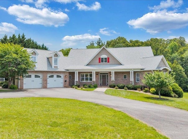 1074 Jefferson Dr W, Forest, VA 24551